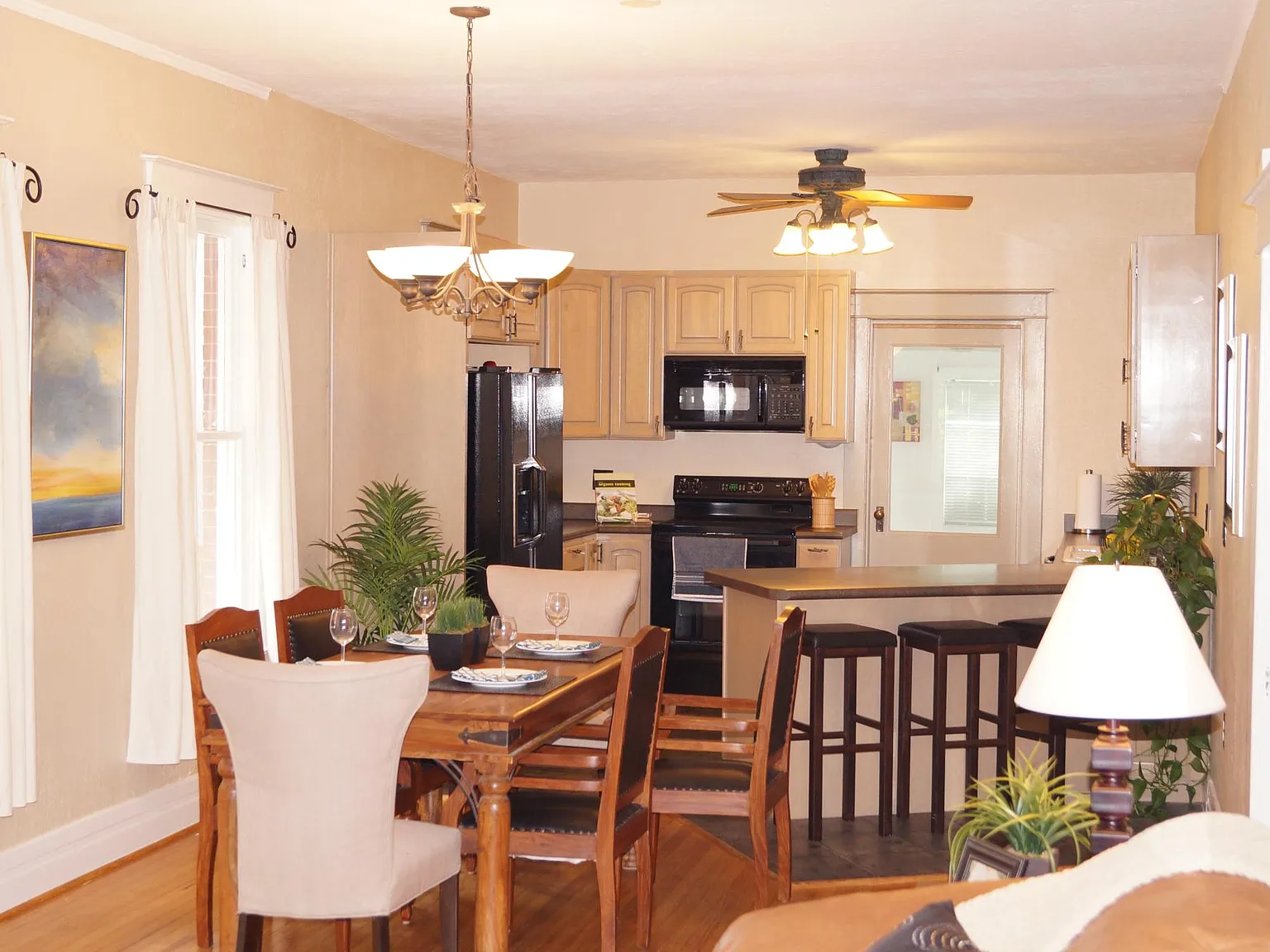 2 bed, 1000 sqft, $2,800 — Photo 4