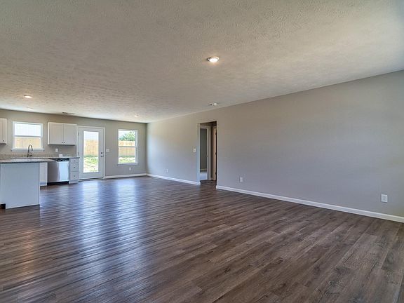 4th image of 13934 Persimmon Ln