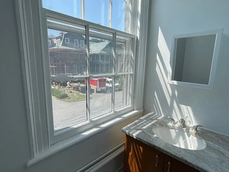 160 Grand St. — Photo 9