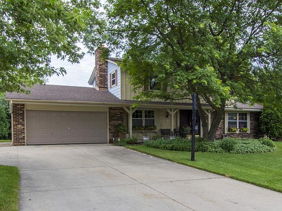 2nd image of W223N2584 Springwood Ln