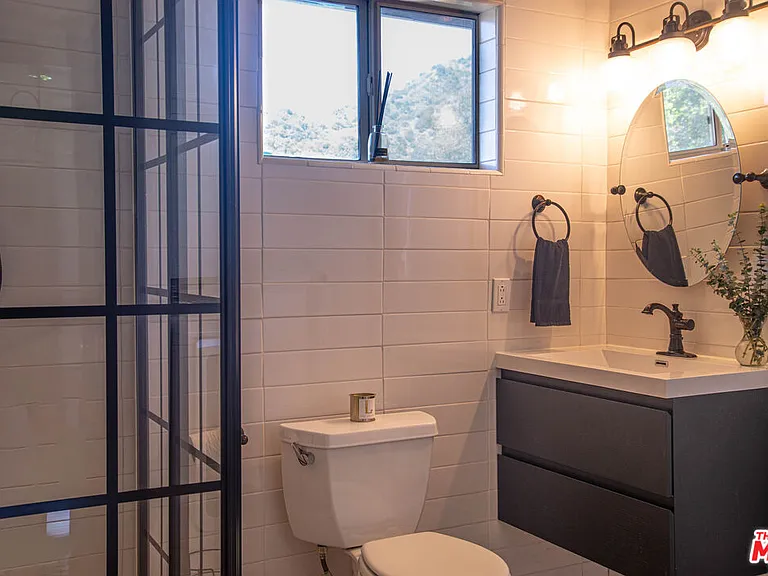 1070 Norumbega Dr — Photo 18