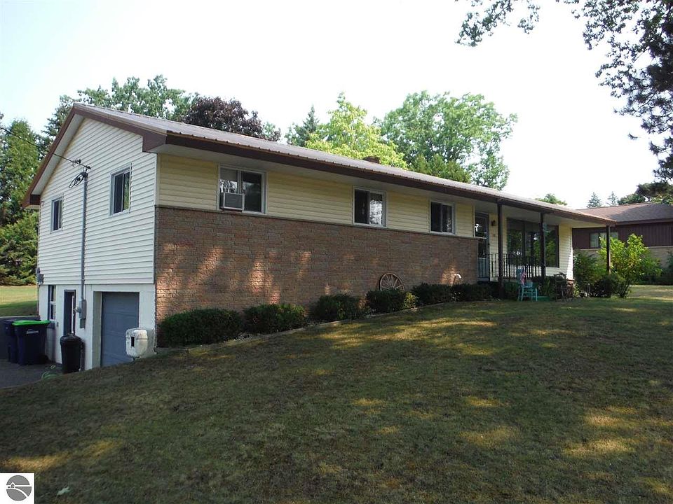 1st image of 230 W Logan St