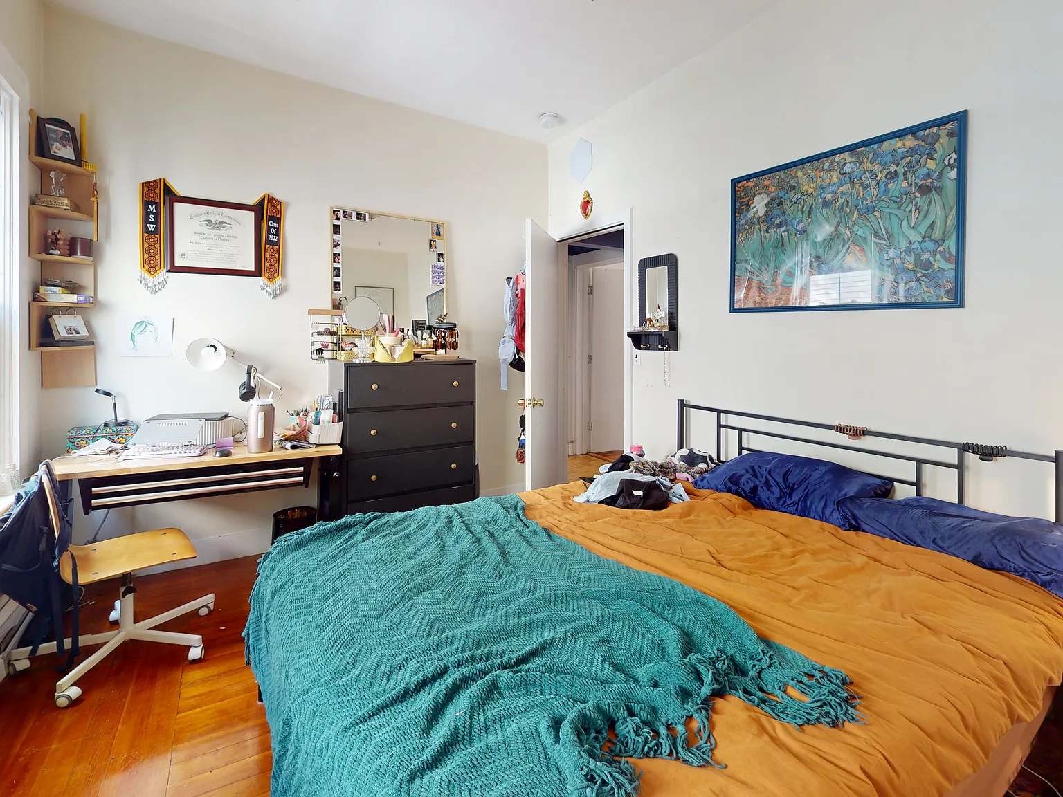 3 bed, 900 sqft, $2,700 — Photo 4