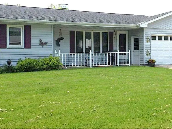 1209 Glenn St, Aplington, IA 50604
