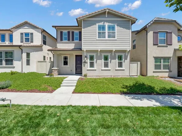 21445 Trail Ridge Dr, Escondido, CA 92029