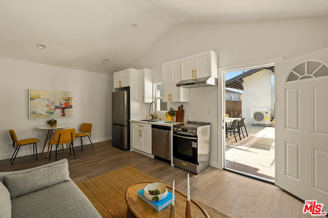 1 bed, 1.0 bath, $2,500 — Photo 4
