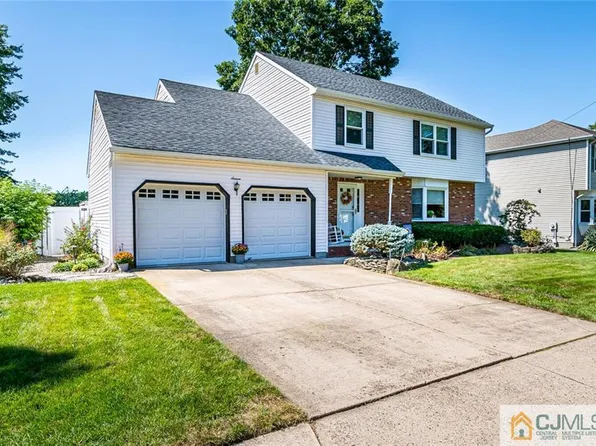 16 Jackson Ave, Parlin, NJ 08859