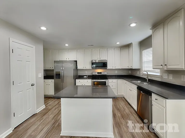 2208 Ballingarry Dr — Photo 6