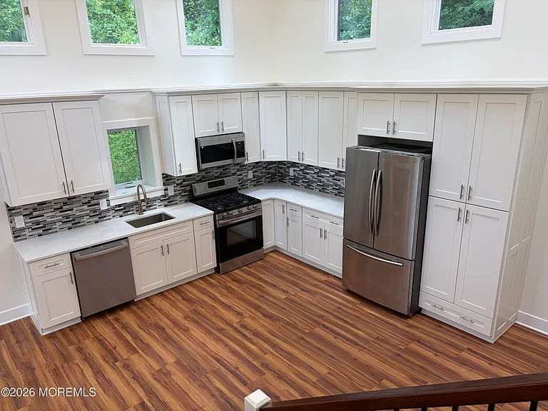 13 Martha Blvd — Photo 5