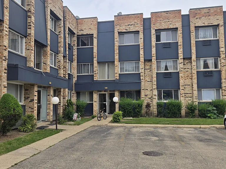 8655 W Foster Ave #3B — Photo 10