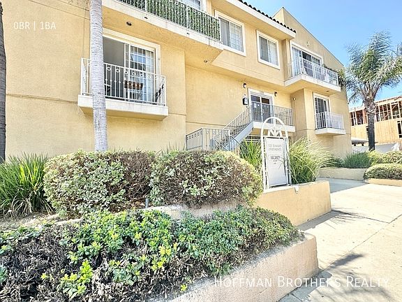 3rd image of 1221 Seward St APT 106