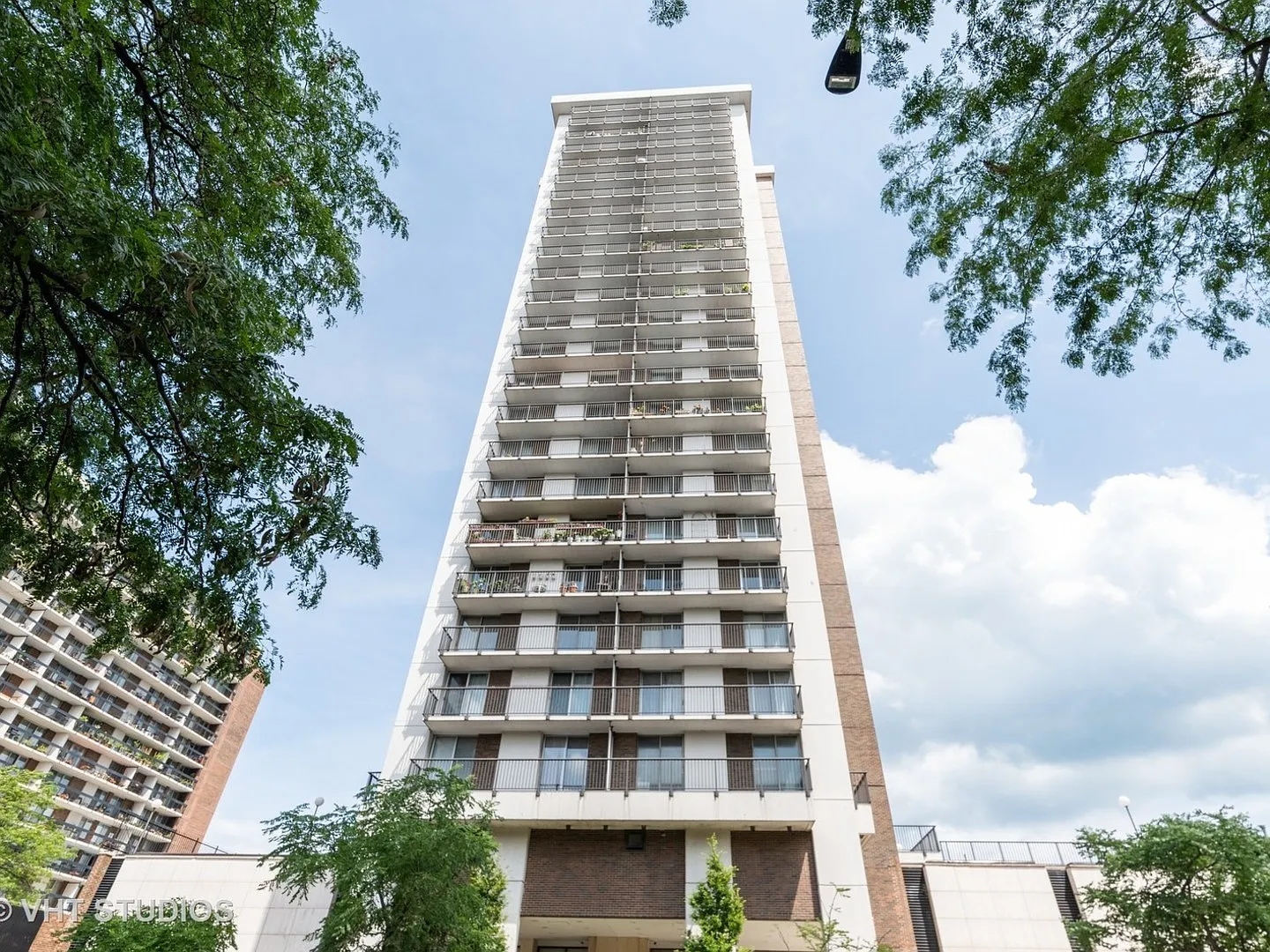 5855 N Sheridan Rd APT 18H photo 1