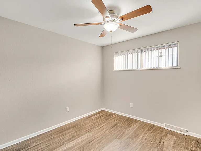 Bella Vista Apartments — Photo 15