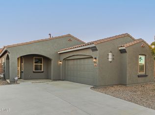 813 W Love Rd, San Tan Valley, AZ 85143