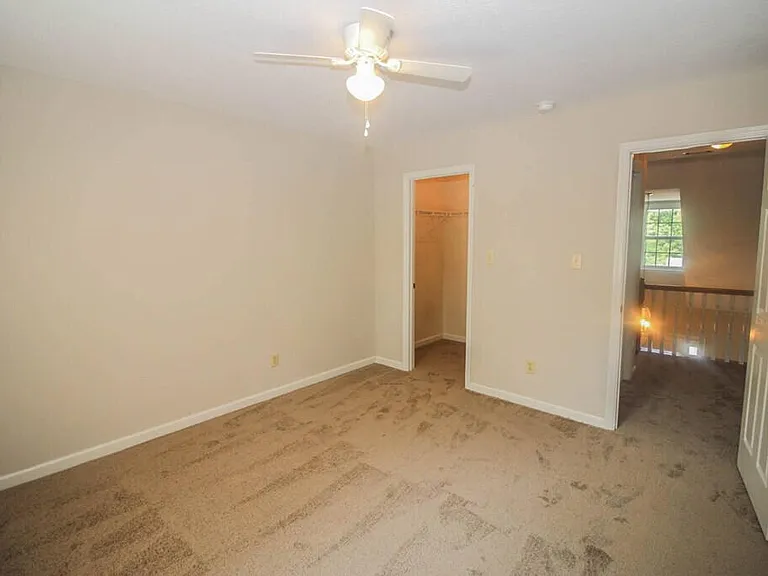 246 Farmington Dr W — Photo 33