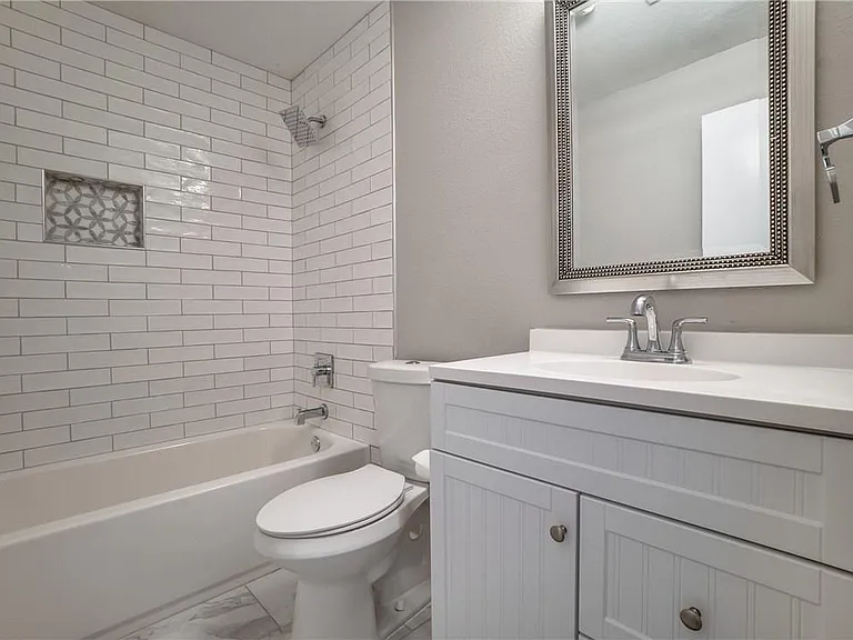 3558 Park Ln — Photo 2