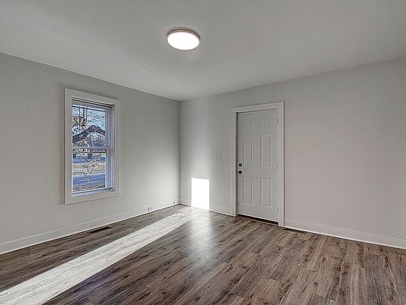5th image of 1600 E Fairview Ave