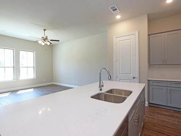 4255 Shavano Dr — Photo 6