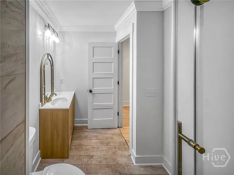 316 W 40th St #D — Photo 16