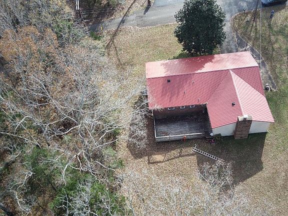 3rd image of 123 Dogwood Ln
