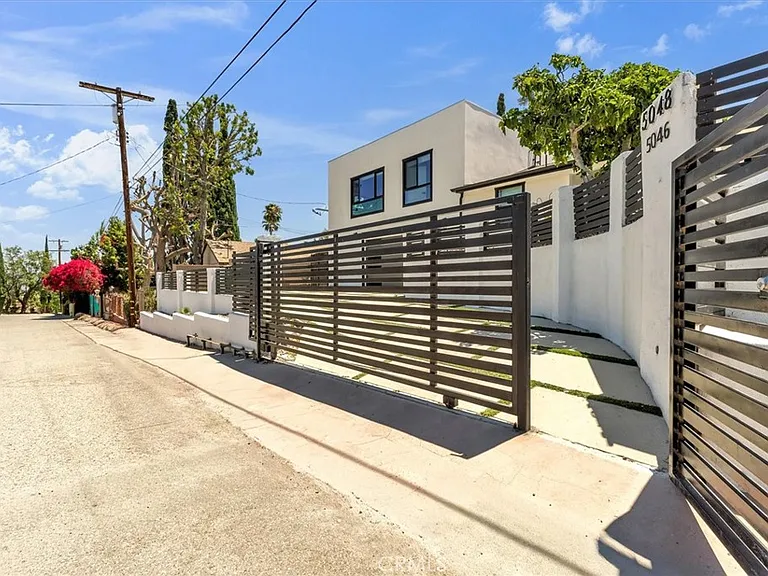 5046 Cerrillos Dr — Photo 37
