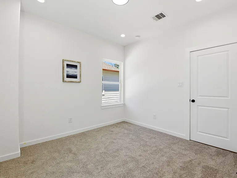 6113 Haight St — Photo 25