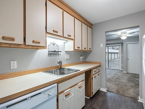 4th image of 7 Blackstone Drive #40