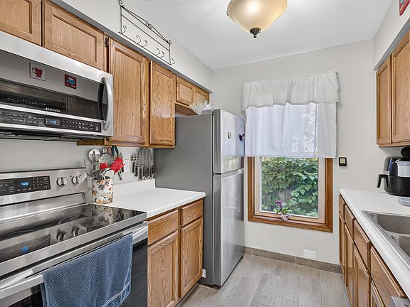 5th image of 6734 Park Ridge Dr APT B
