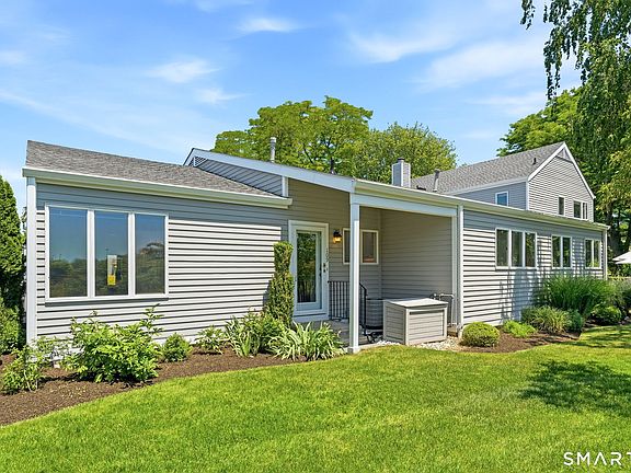4th image of 109 Field Point Drive #109