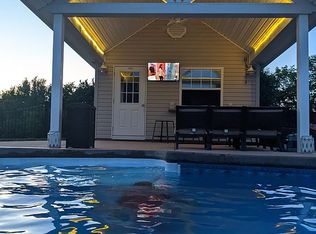 424 Willow Run Dr, Red Bud, IL 62278