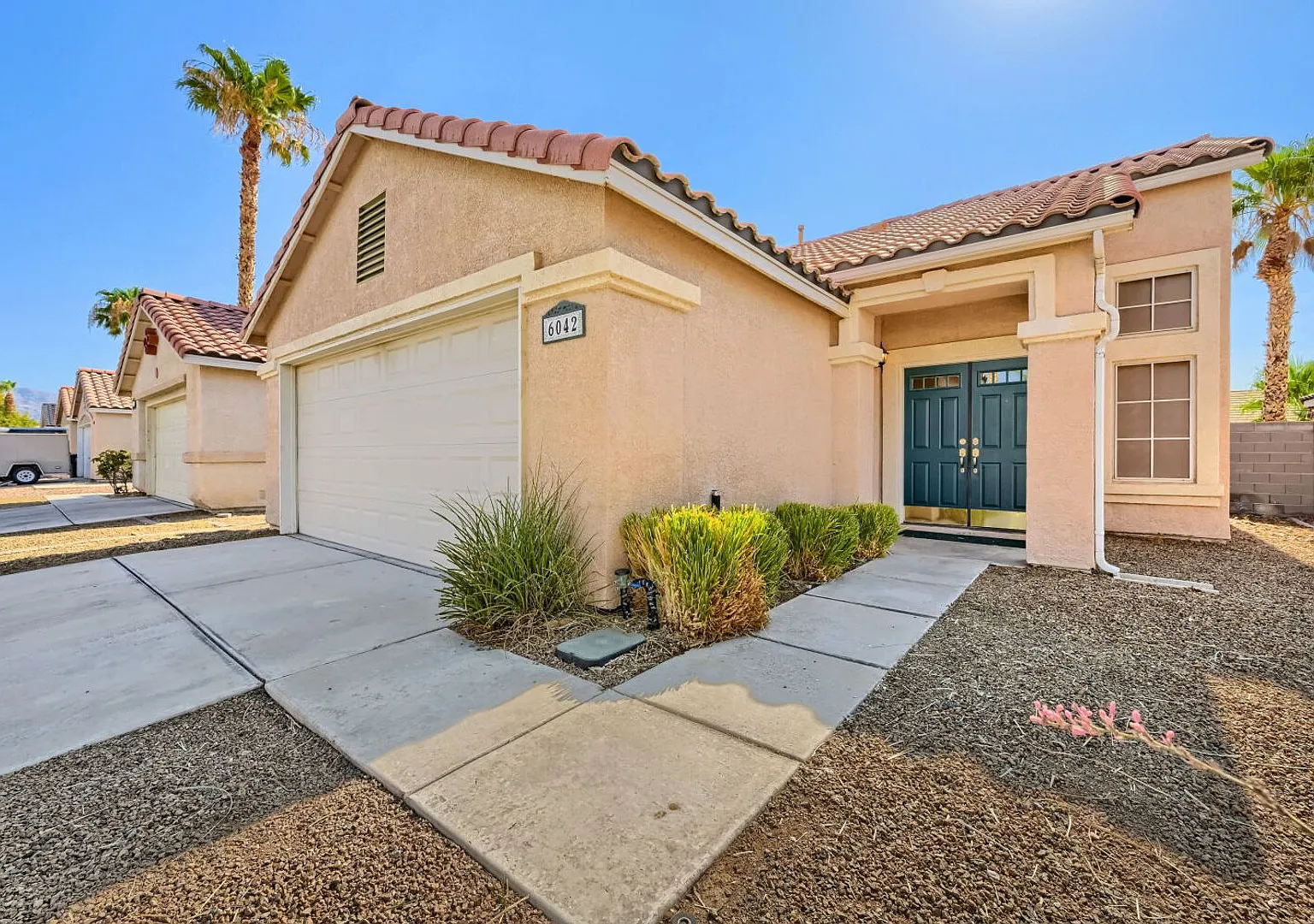 Beautifully Updated 3 Bedroom Home with Designer Kitchen & Cozy Fireplace — Photo 2