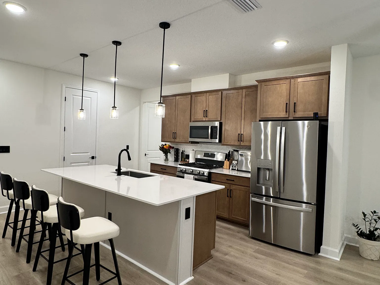 3 bed, 1570 sqft, $2,530 — Photo 4