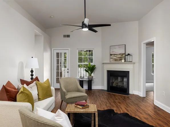 255 Ivy Hills Cir, Calera, AL 35040
