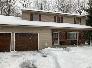15 Oakwood St, East Greenbush, NY 12061