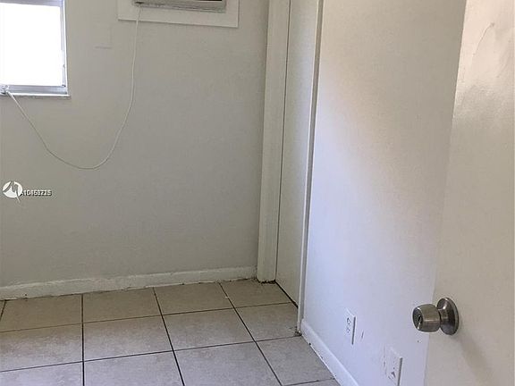 4th image of 101 NE 41st St APT D58
