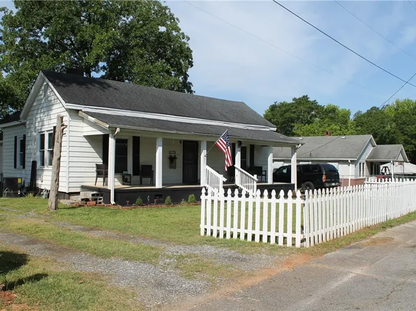 305 W Jackson St, Iva, SC 29655