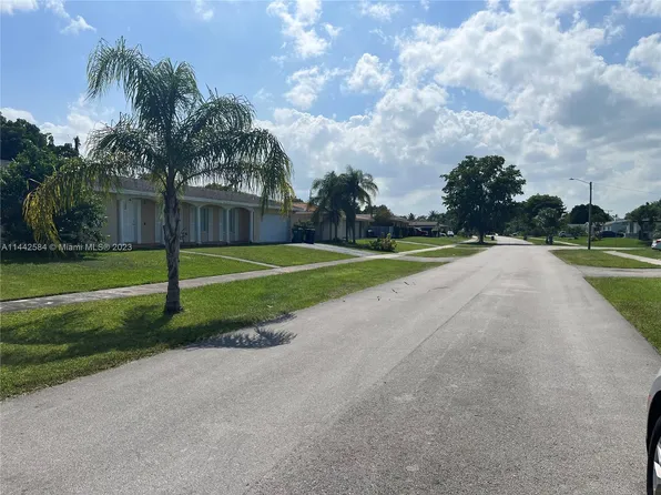 9750 SW 157th Ter, Miami, FL 33157