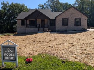 32 Riverchase Dr, Crossville, TN 38571
