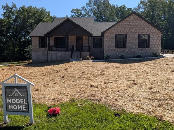 32 Riverchase Dr, Crossville, TN 38571
