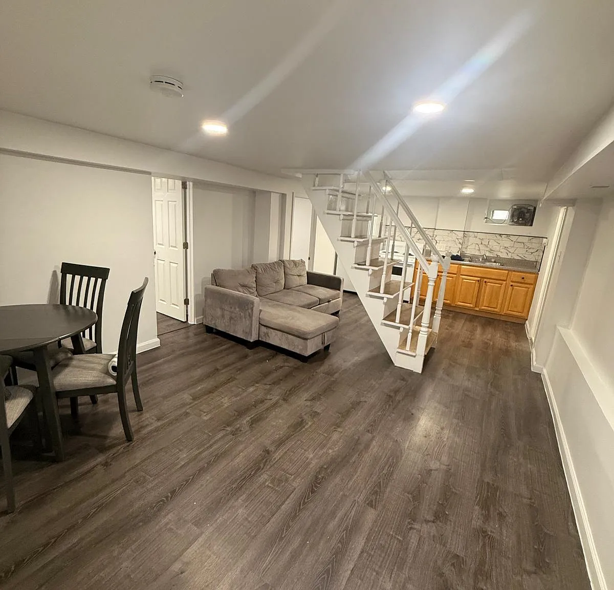 2 bed, 880 sqft, $2,100 — Photo 2