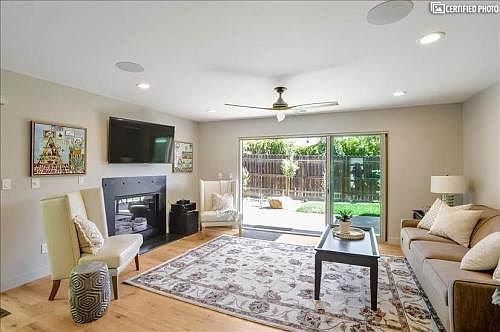 1st image of 3901 Hills Ct