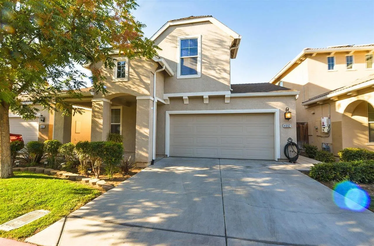 4662 W Javier Way photo 1