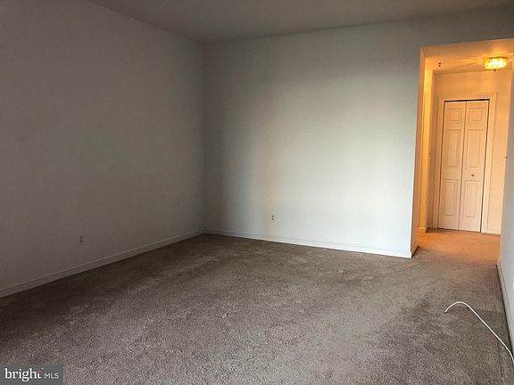 4th image of 10 E Lee St Unit 705
