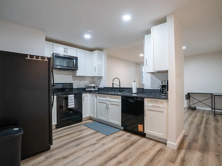 2237 Brookfield Ave — Photo 7
