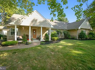 945 Beechwood Dr, Lansdale, PA 19446