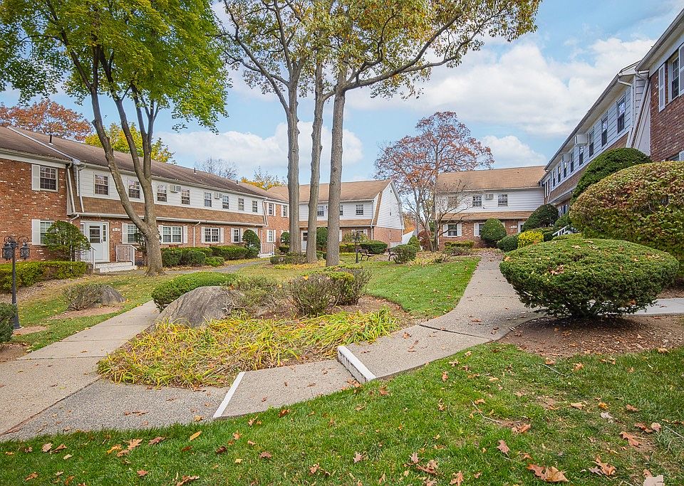 1st image of 54 Parkside Dr