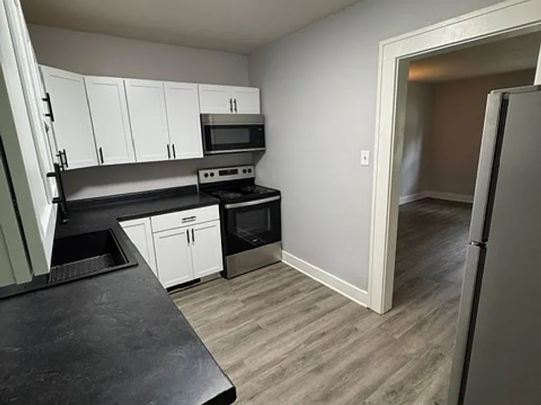 2203 Rehm Dr — Photo 3