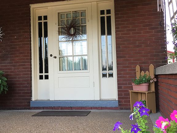 5th image of 1207 Cardinal St
