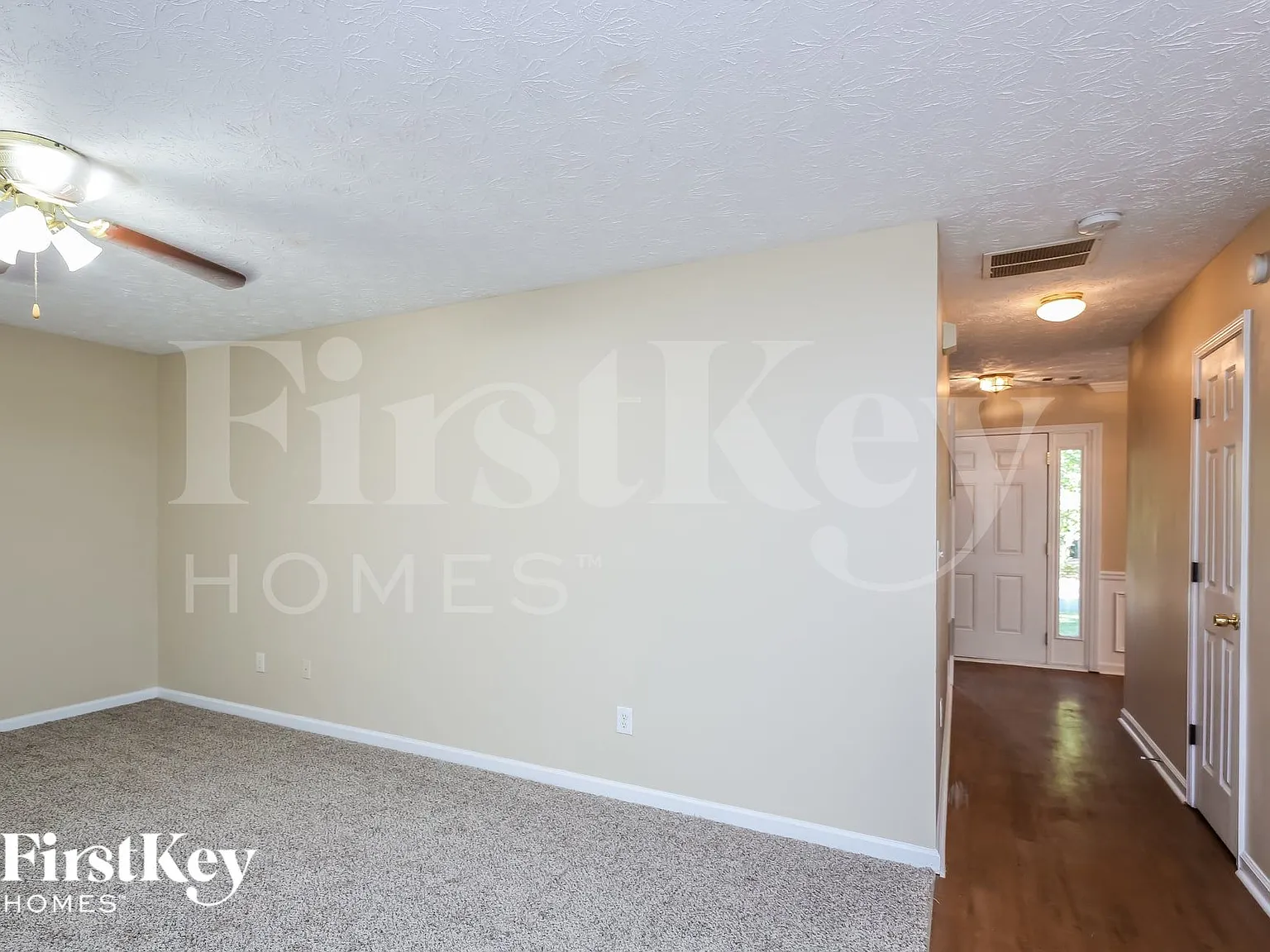 4 bed, 2.5 bath, 1900 sqft, $1,870 — Photo 2