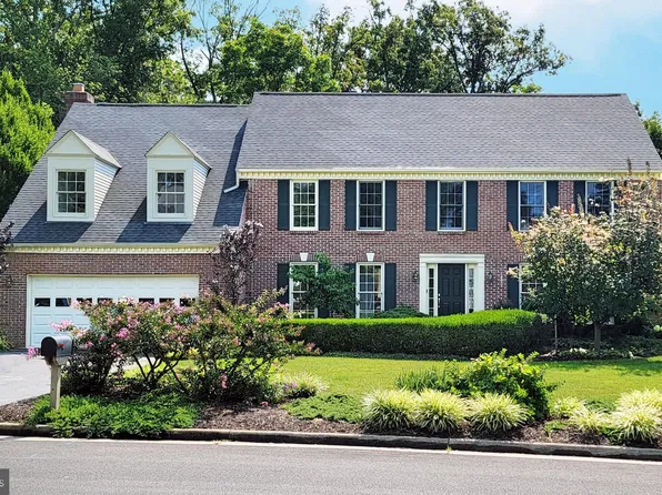 8605 Oak Brook Ln, Fairfax Station, VA 22039